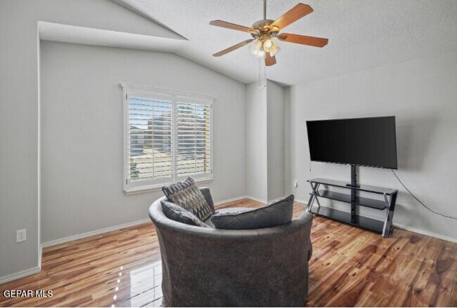 Foto del edificio - 3240 Bell Point Dr