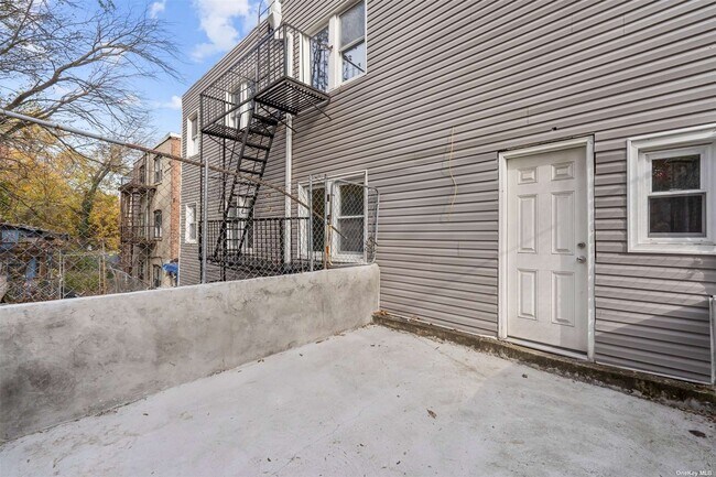 Building Photo - 295 McLean Ave