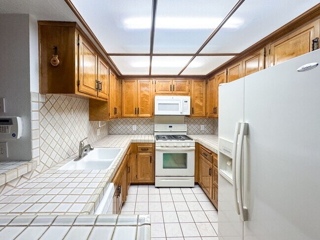 Foto del edificio - Charming 2bd 2ba condo in Playa Vista !