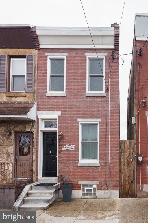 Primary Photo - 2512 E Hagert St