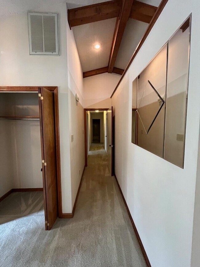 Foto del edificio - 2223 Pinecroft Rd