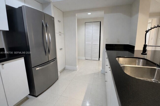 Building Photo - 17375 Collins Ave