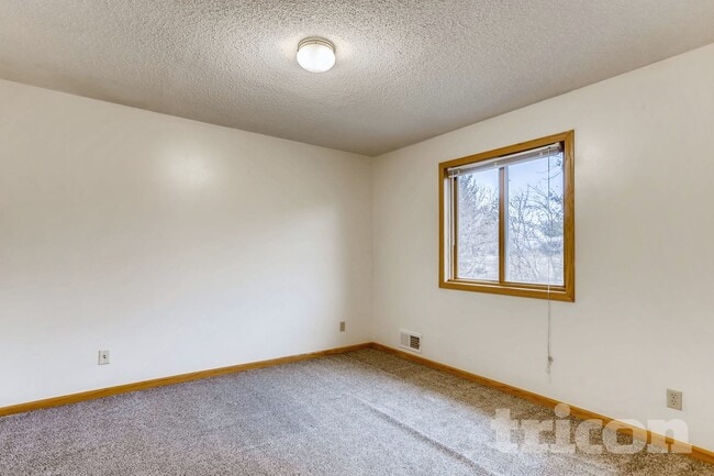 Building Photo - 2144 Sherwood Ave