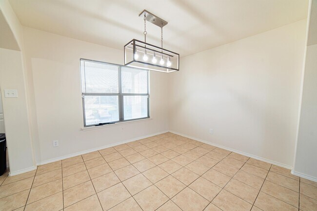 Foto del edificio - 2021 Port Louisiana Dr