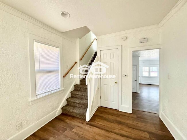 Foto del edificio - 1144 E 8th St