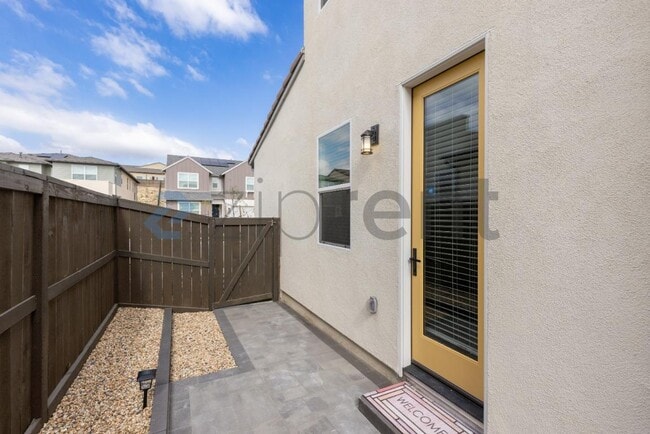 Foto del edificio - 2412 Paseo Archer