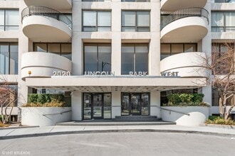 Building Photo - 2020 N Lincoln Park W