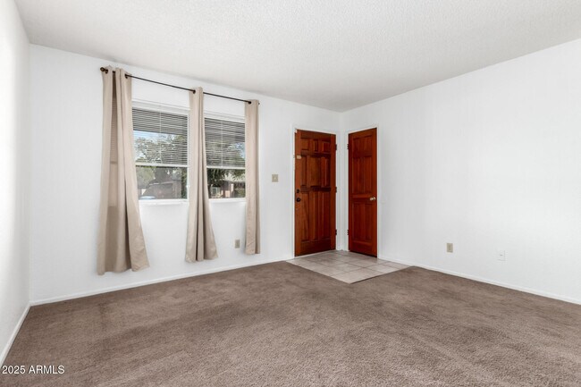 Foto del edificio - 1341 W Shannon St