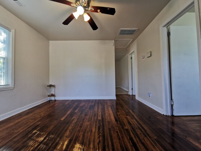 Foto del edificio - 2217 Custer St