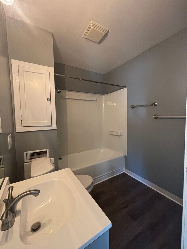 Foto del edificio - 13817 Bartlett Ave