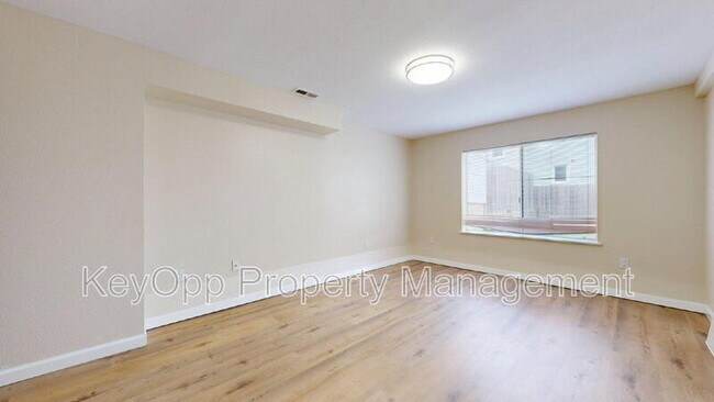 Foto del edificio - 806 35th Ave