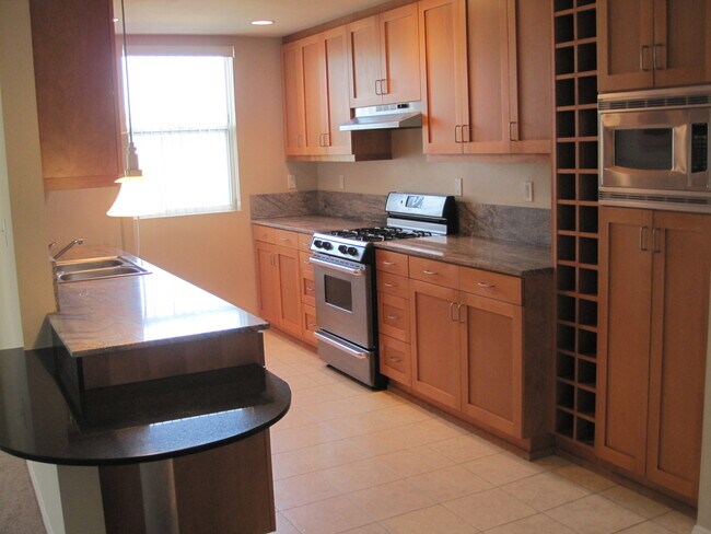Foto del edificio - 10625 Valley Spring Ln