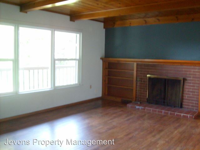 Building Photo - 4107 W Lincoln Ave