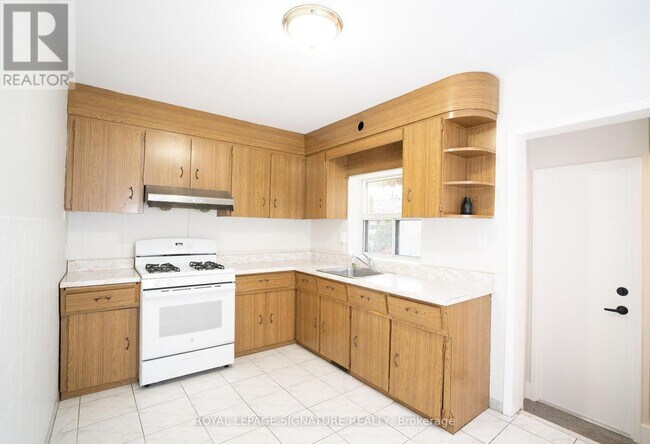 Building Photo - 393 Milverton Blvd