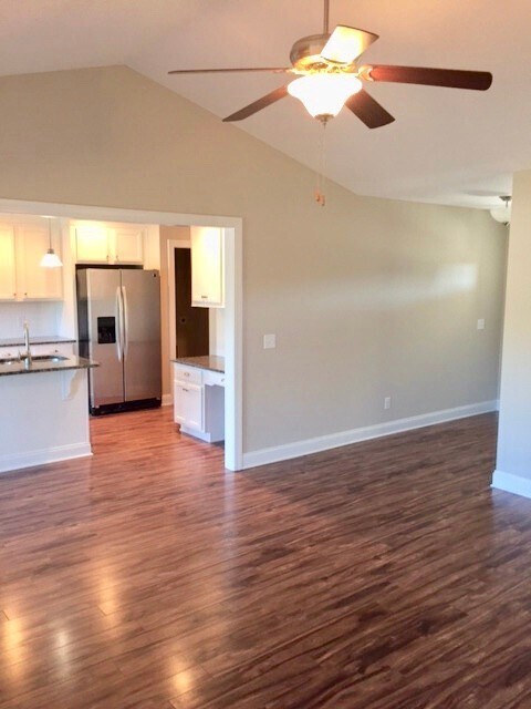 Building Photo - 4 Bedroom/ 2 Bath home with HUGE Fenced In...