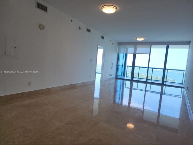 Foto del edificio - 601 NE 36th St