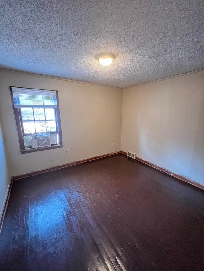 Building Photo - Great Home For Rent