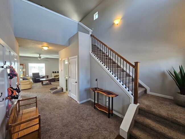 Foto del edificio - 8127 Burl Wood Dr