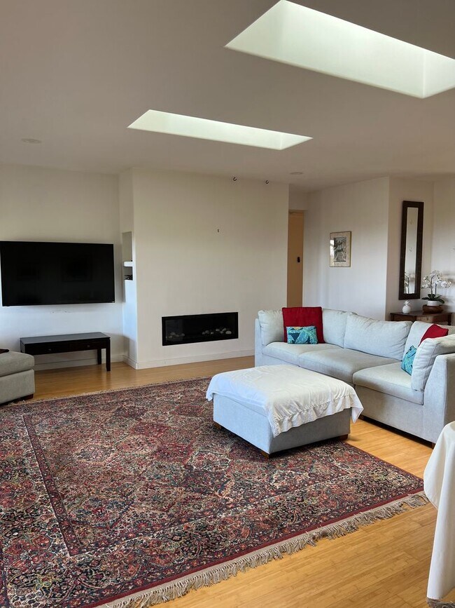 Building Photo - Furnished Kulamanu Home