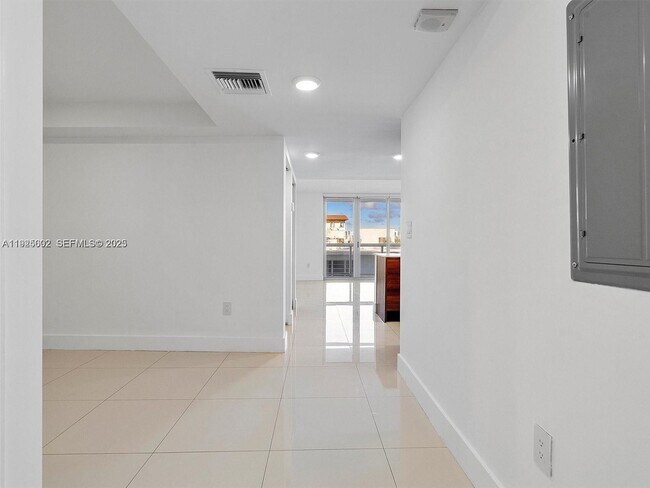 Foto del edificio - 9261 E Bay Harbor Dr