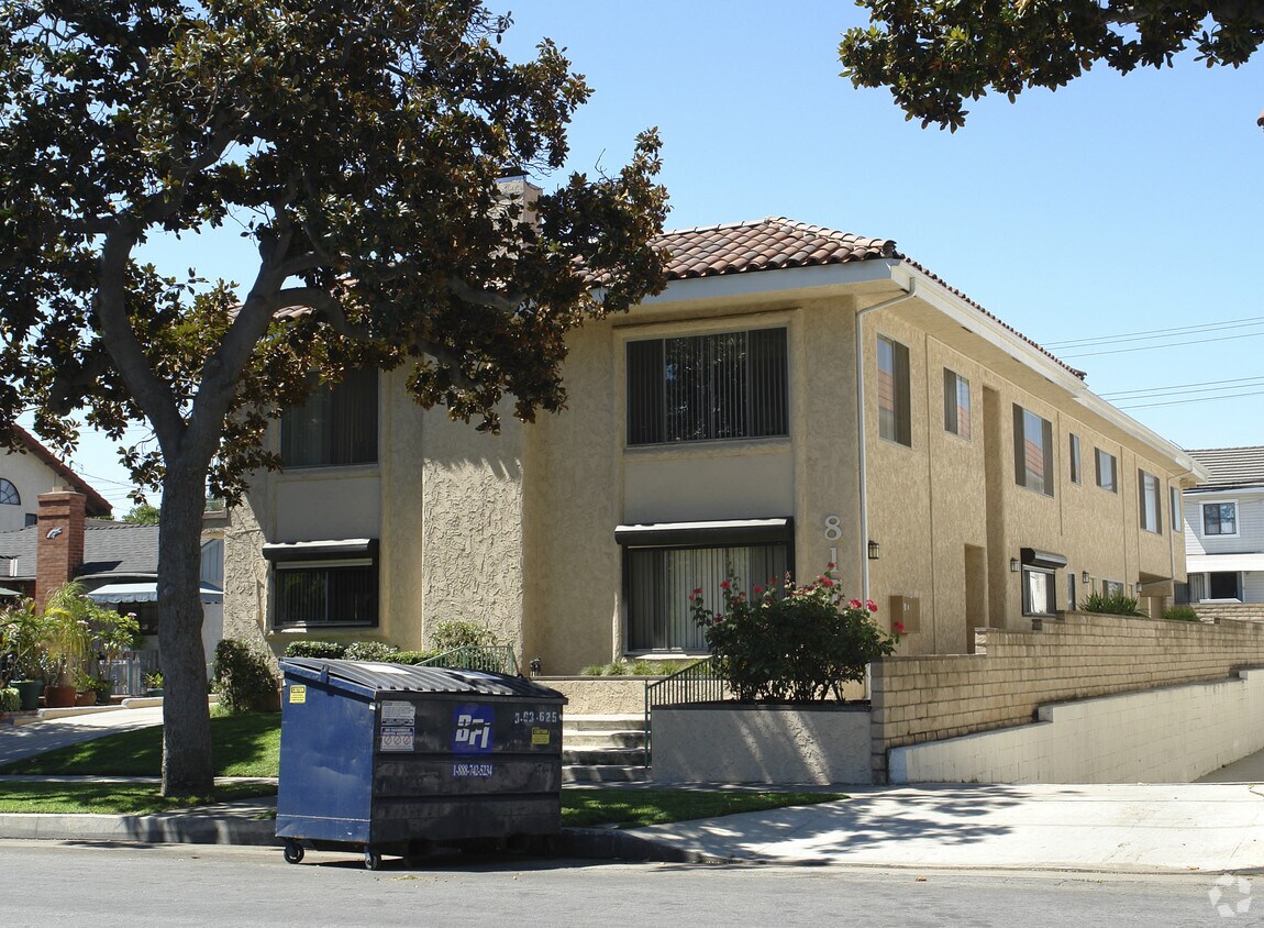 Building Photo - 817 N Stoneman Ave