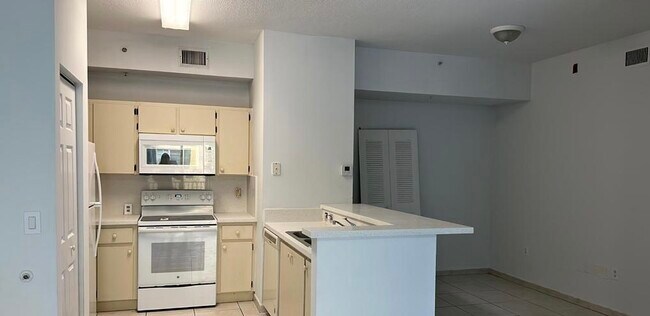 Building Photo - 7290 NW 114th Ave