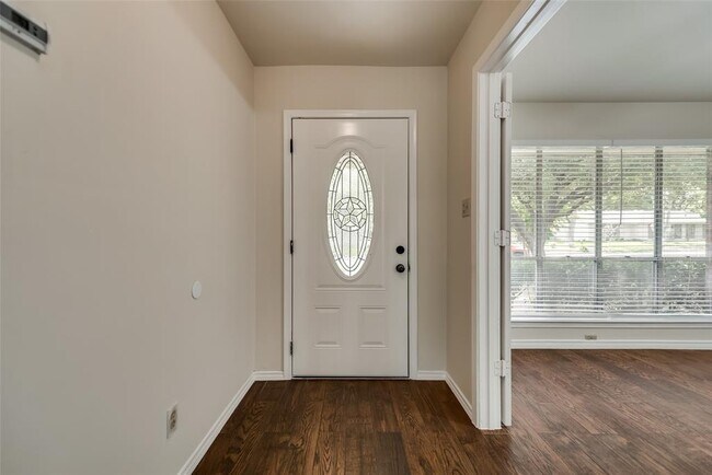 Foto del edificio - 314 N Wood Dr