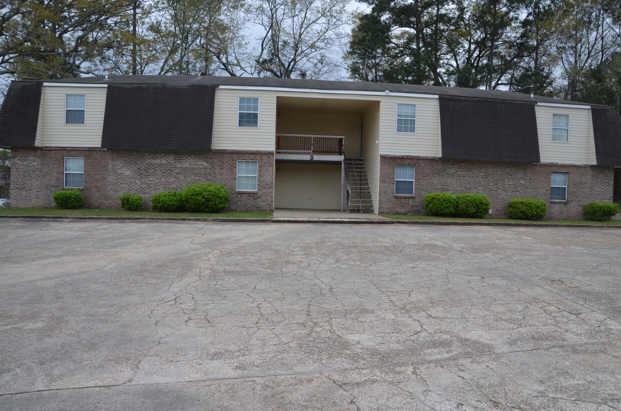 Primary Photo - 815 E Lee St, Building 7