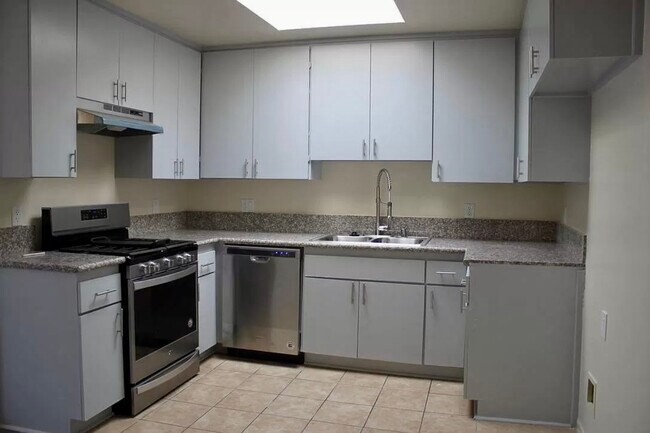 Building Photo - 14816 Friar St