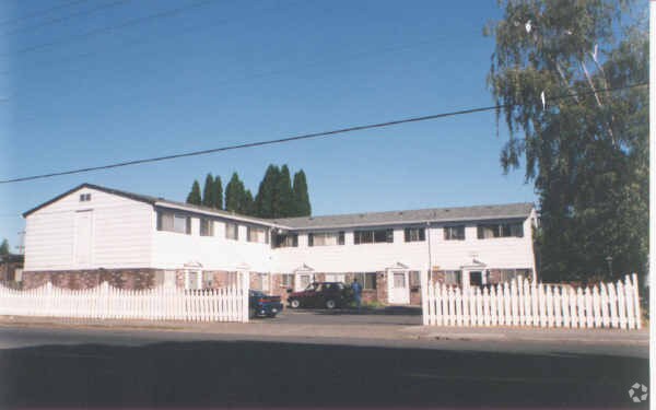Foto del edificio - 7403-7415 N Fessenden St