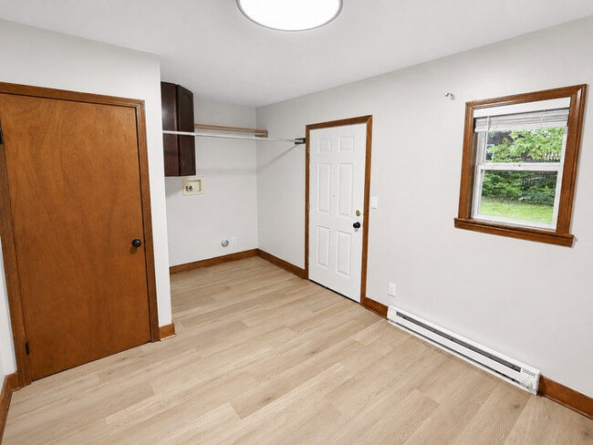 Foto del edificio - 303 Barder Ave