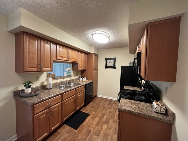 1BR-Model de cocina - Monroeville Apartments at Belmont Ridge