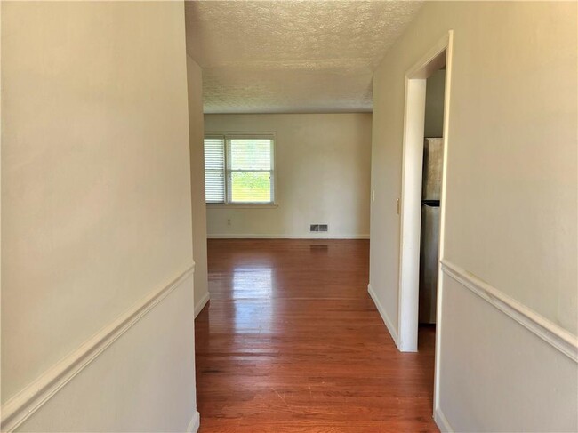 Foto del edificio - 3350 Ridge Rd
