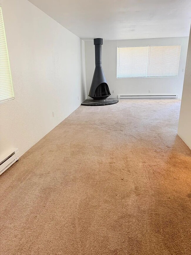Photo - 14526 NE 6th Pl (Bellevue, WA) Apartment