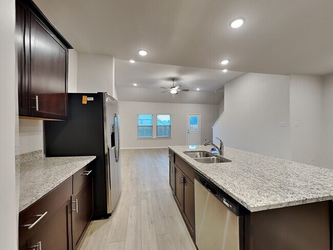 Foto del edificio - 405 Forsyth Dr