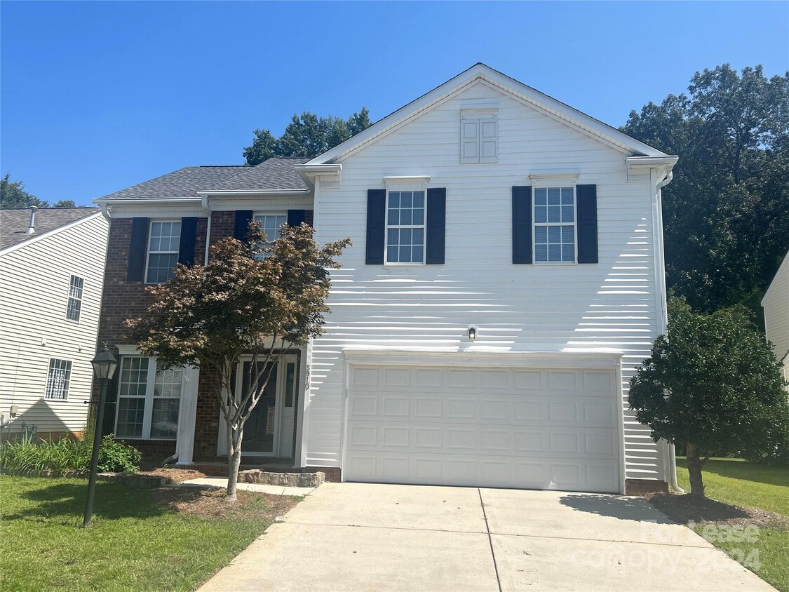 Foto principal - 5910 Waverly Lynn Ln