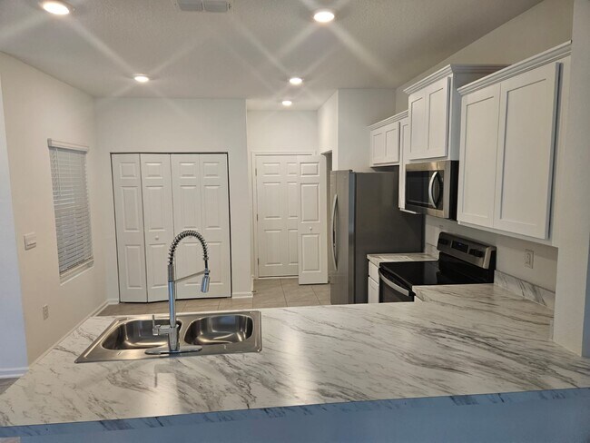 Building Photo - 4011 Bay Hawk Ct