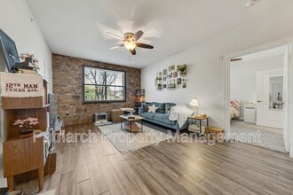 Building Photo - 1026 Foster Ave