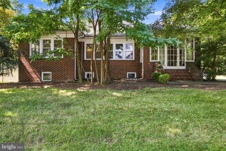 Building Photo - 133 Warrenville Rd