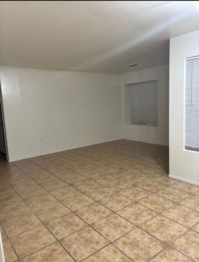 Building Photo - 5117