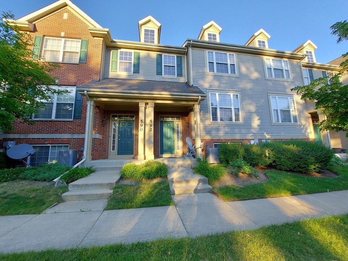 592 N Hidden Prairie Ct, Palatine, IL 60067 Townhome Rentals in