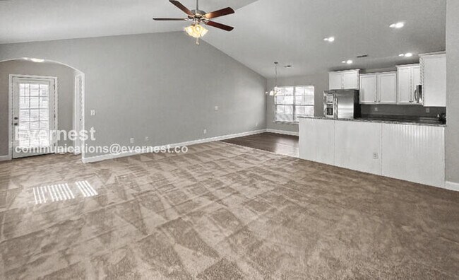 Foto del edificio - Limited Time Special Offer / 3 Bed, 2 Bath Home with Garage / Pet-Friendly / Vouchers Accepted / ...