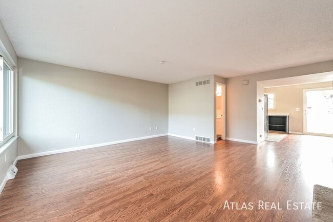 Building Photo - 4336 E Maplewood Way