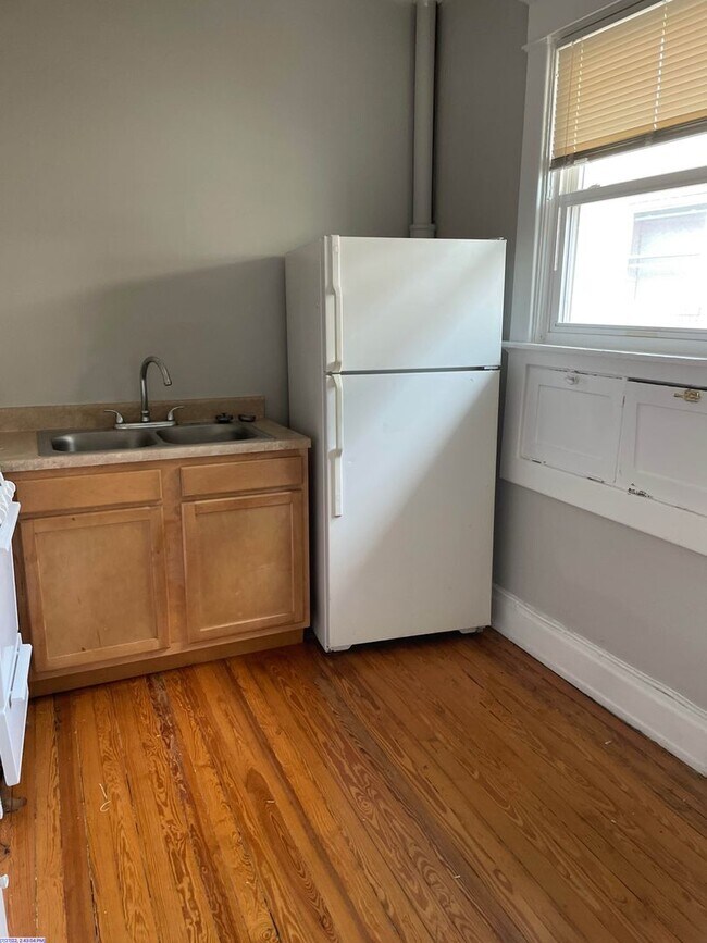 Building Photo - 3027 Clifton Ave