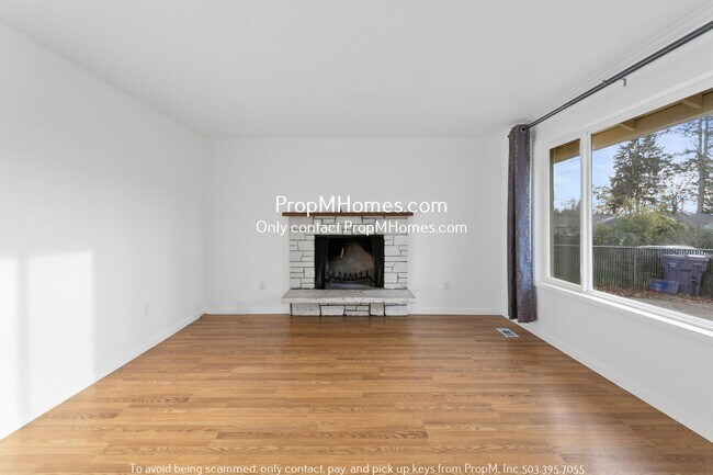 Foto del edificio - Classic Home In Gladstone W/ Huge Backyard!!