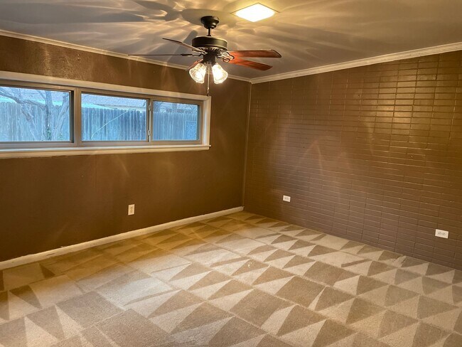 Foto del edificio - Mid-Century Modern! 3 bedroom, 2 bath, 2 car garage!