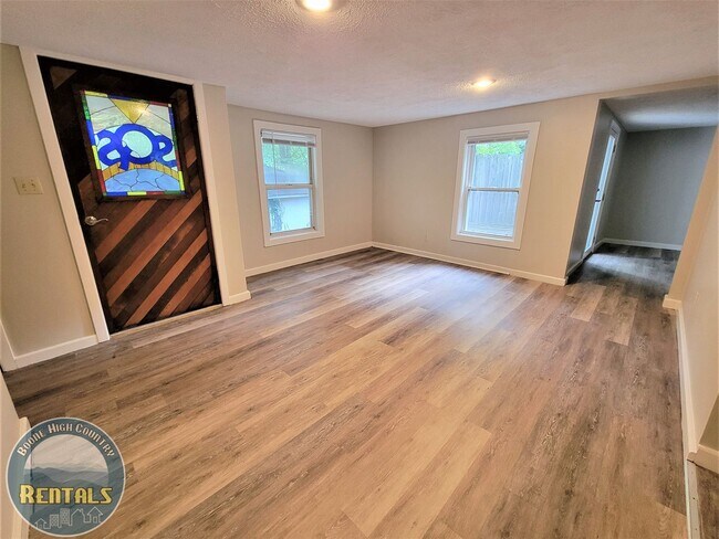 Foto del edificio - Charming 2 Bedroom Home --- Walking Distance to Campus!