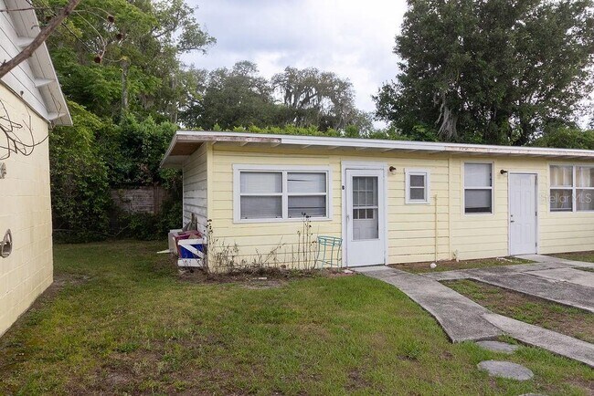 Building Photo - 220 N Adelle Ave