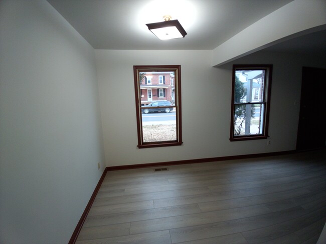 Dining Area - 258 N Main St