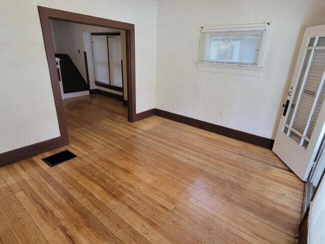 Foto del edificio - 1257 Creighton Ave